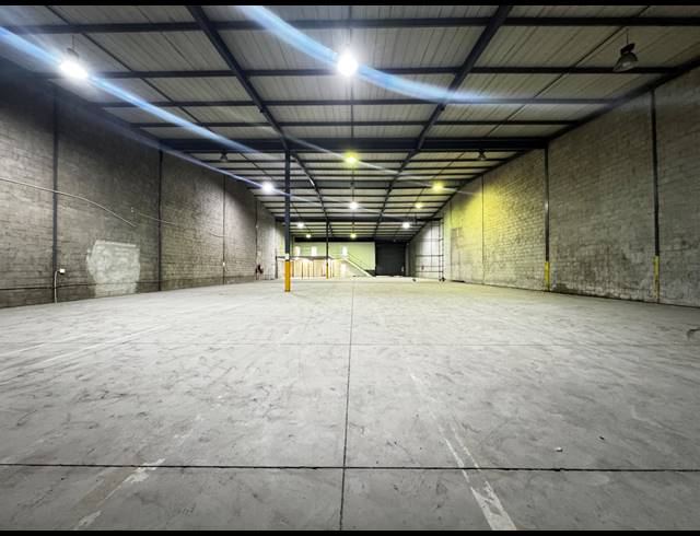 1,069M² WAREHOUSE TO LET IN BRIARDENE
